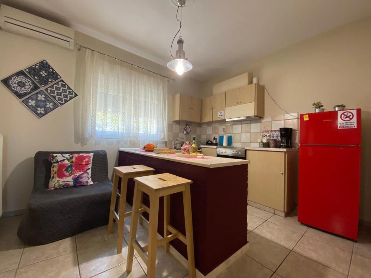 Cozy And Quiet Mini City Apartment Tríkala Exterior foto